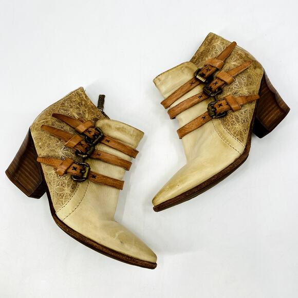 A.S.98 37 Cream Buckle Pointed Toe booties
